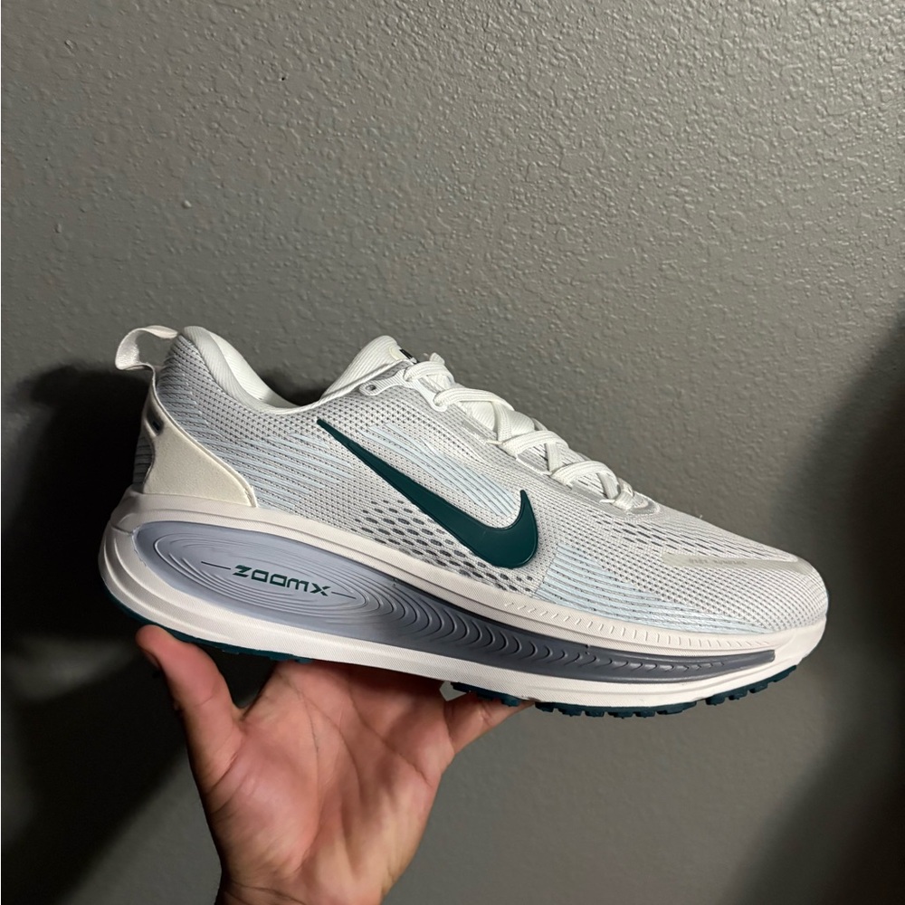Nike Vomero Plus